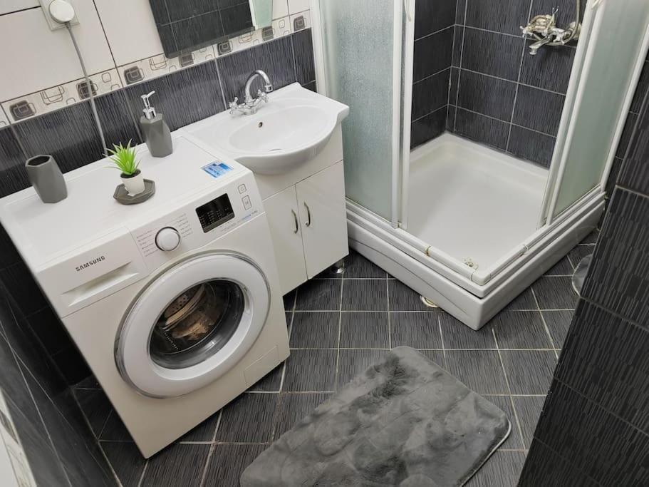 City Sqare Apartment Verde Szkopje Kültér fotó